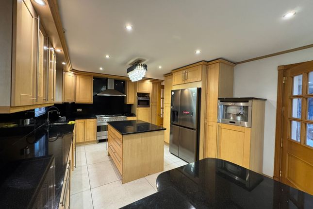 6 Bed Detached House To Rent Wimborne Avenue, Southall Ub2