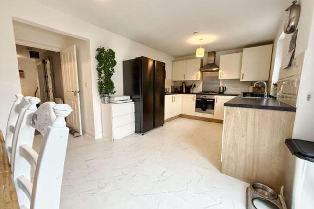 98 Maes Y Rhedyn, Bridgend photo 4