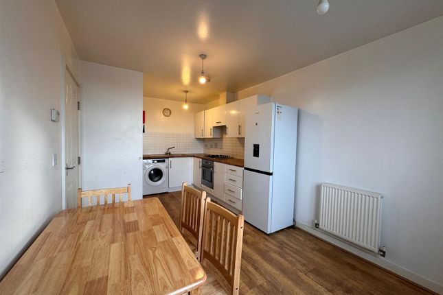 Flat 59, 10 Cameron Crescent, Edgware photo 5