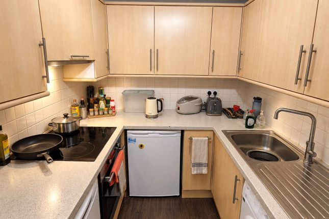 Flat 8, 4, Devonshire Terrace, London photo 4