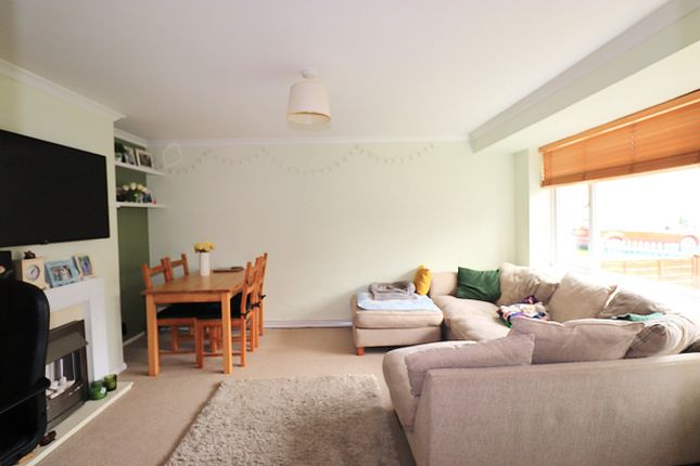 111, Birchett Road, Farnborough photo 3