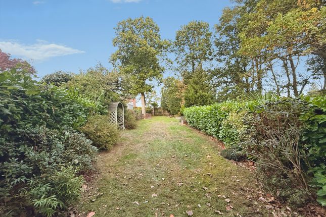 Heathlands Court, Berkshire photo 4