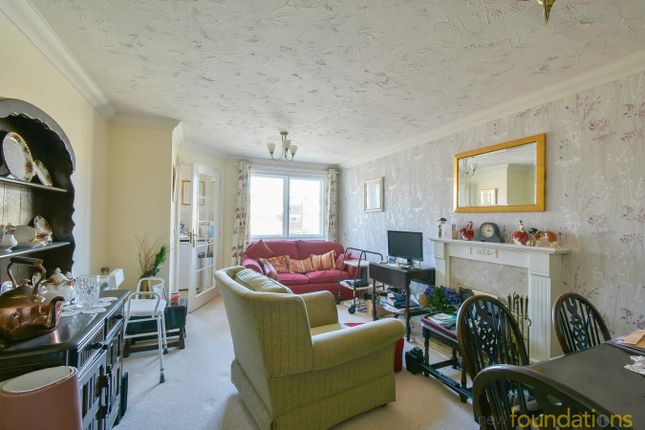 Llewelyn Lodge, Cooden Drive, Bexhill-on-Sea photo 2