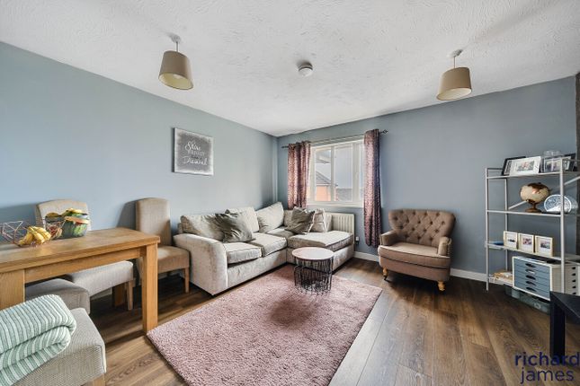 Woodhouse Road, Walcot, Swindon photo 3