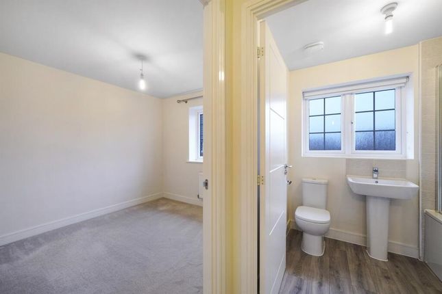 13, Arnold Drive, Rugby photo 5