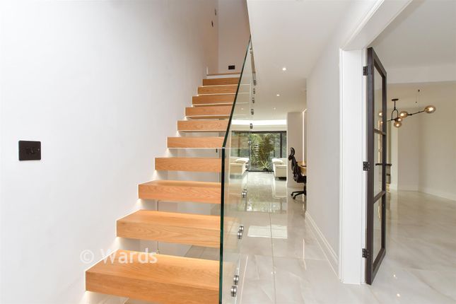 4, Povey Avenue, Rochester photo 3