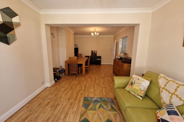 39, Wykeham Road, Harrow photo 3