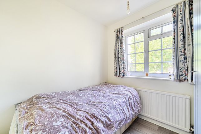 Flat 2, 5C, The Avenue, Pinner photo 4