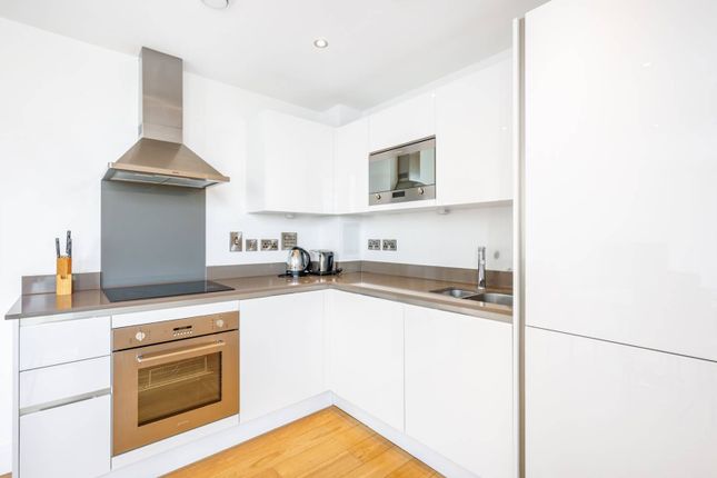 Flat to rent in Arc Tower, Ealing Broadway, London