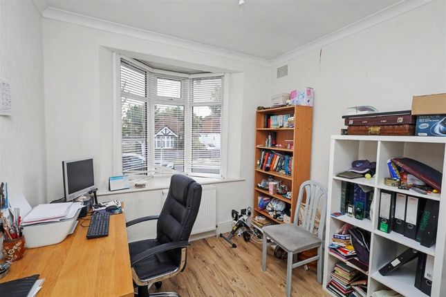 13, Stoneyfields Gardens, EDGWARE photo 4