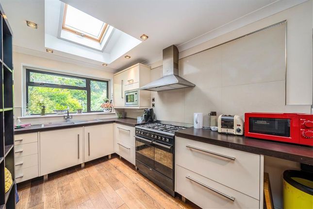 25, Heathway, London photo 4