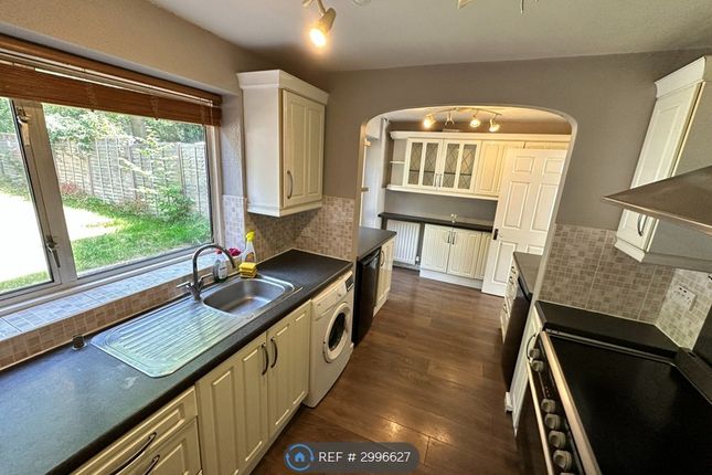 Lynwood Drive, Mytchett, Camberley photo 2