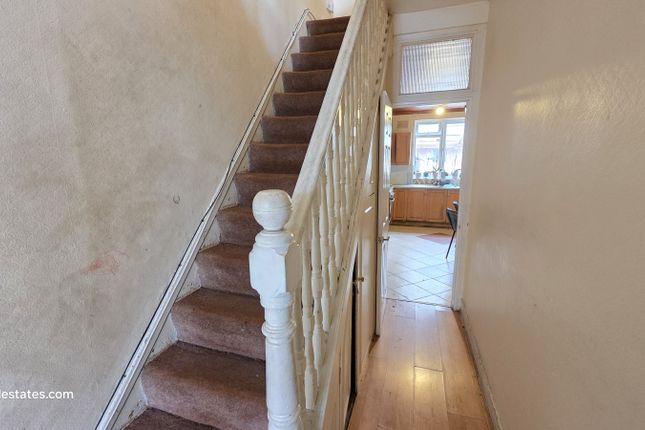 33 Asplins Road, LONDON photo 5