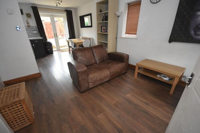 9 Yew Street, Hulme, Manchester photo 3