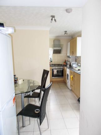 Thumbnail Shared accommodation to rent in 18 Baldwins Crescent, Swansea