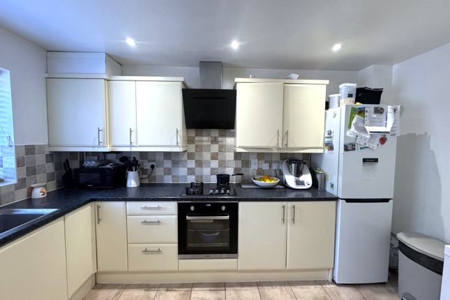 13, Cullen Close, Luton photo 4