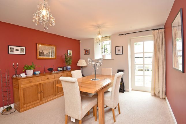 1 Home Farm Square, Harrogate photo 4