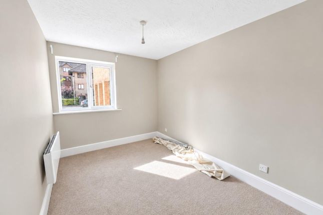 139, Orchard Grove, London photo 5