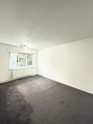 Baird Avenue, Southall photo 5