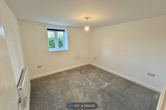 Flat, Bowers Court East Street, Chard photo 5