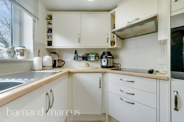 Flat for sale in Manor Road North, Hinchley Wood, Esher