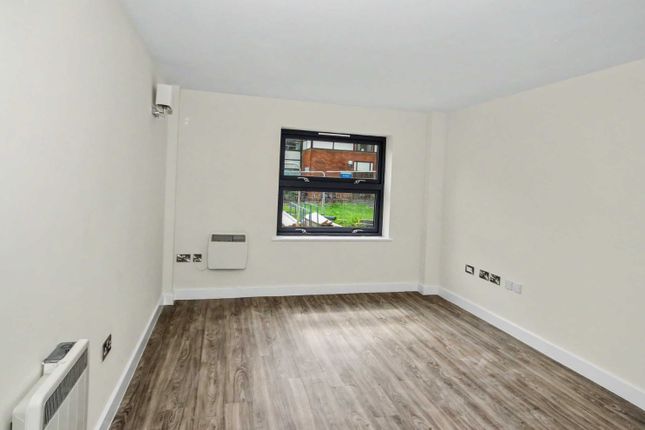 Flat 27, The Chestnuts, Meadow Lane, Cambs photo 5