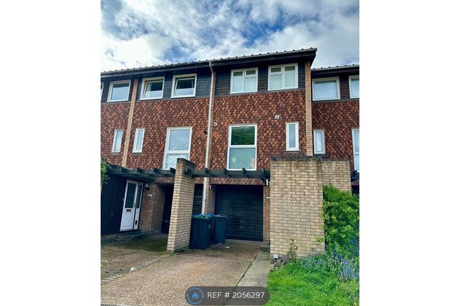 Terraced house to rent in Bardsley Close, Croydon