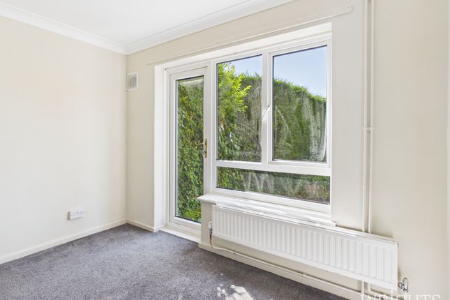 18, Spring Glen, Hatfield photo 4