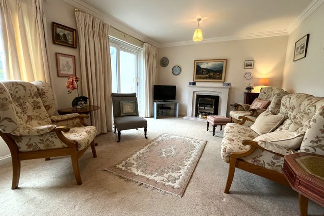 22, The Orchard, Fairford photo 3