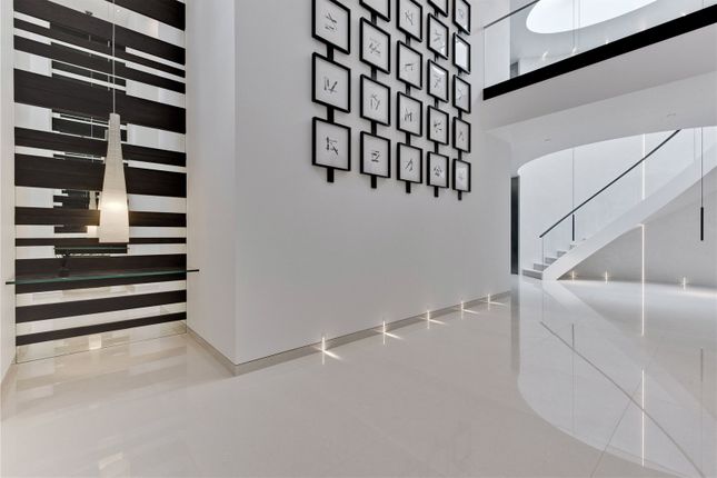 Three Oaks,, Horseshoe Ridge, Weybridge photo 4