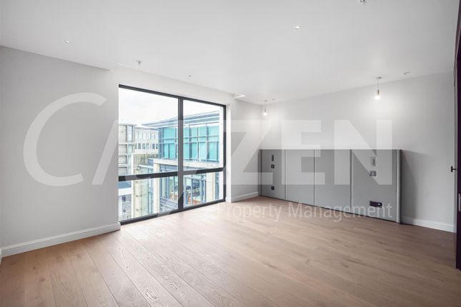 Flat to rent in Upper Thames Street, London