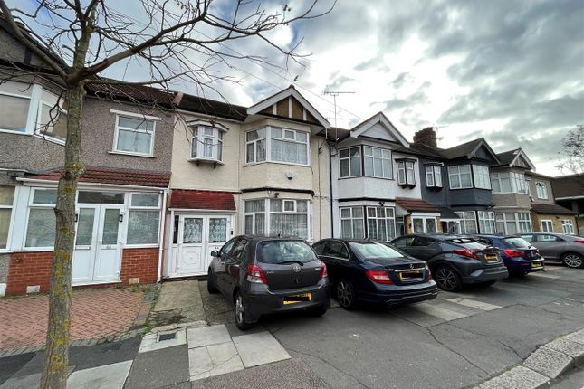 Thumbnail Terraced house to rent in Glebelands Avenue, Ilford