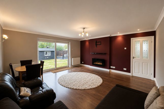220 Point Clear Road, St. Osyth, Essex photo 3