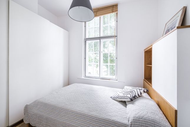 Flat to rent in Canonbury Square, London