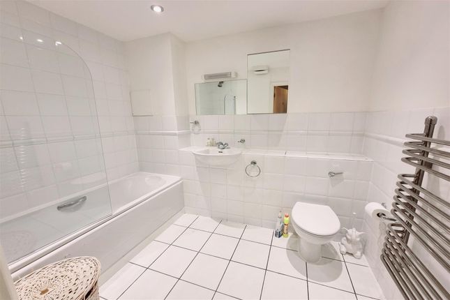 Flat for sale in Taverners Lodge, Cockfosters Road, Cockfosters