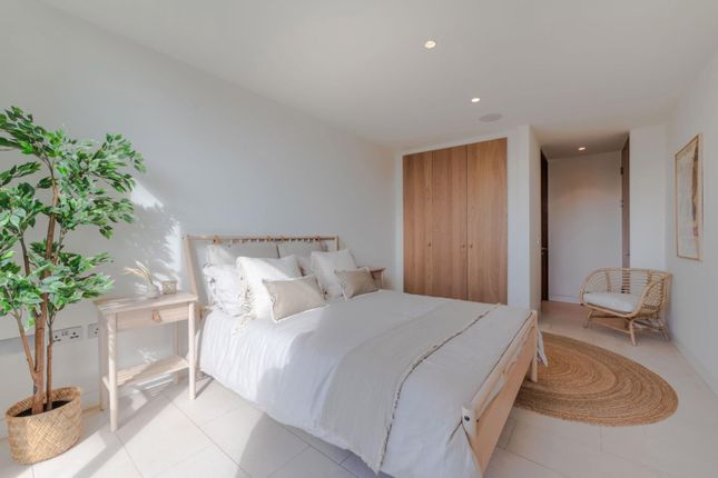 Flat to rent in Oval Road, Primrose Hill