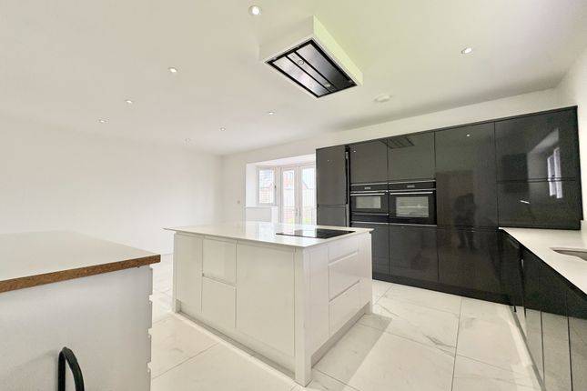 4, Meadow Close, Thornton photo 3
