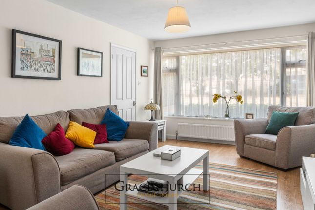 3 Priory Close, Turnford, Broxbourne photo 4