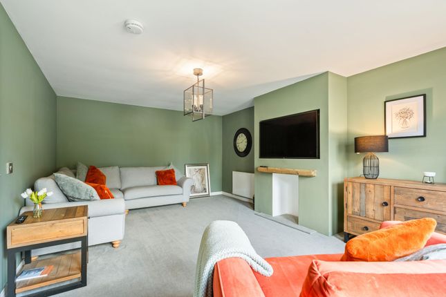 5 Woodthorpe Gardens, Bathgate photo 3