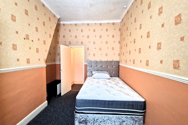 29, Findlay Street, Leigh photo 2