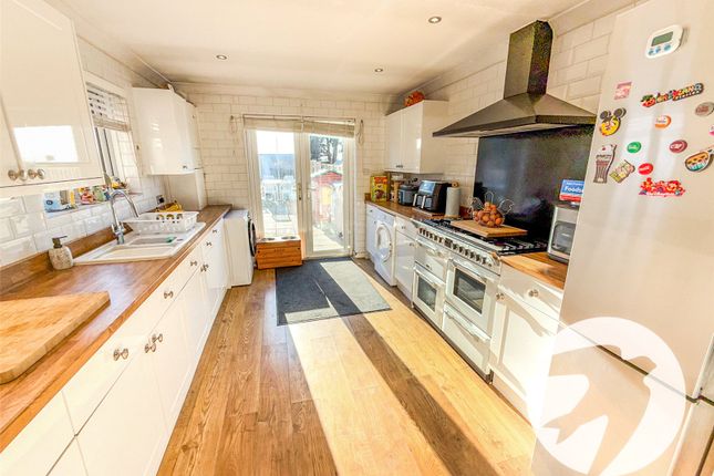 94, Queenscroft Road, London photo 3