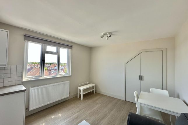376C, Long Lane, Uxbridge photo 3