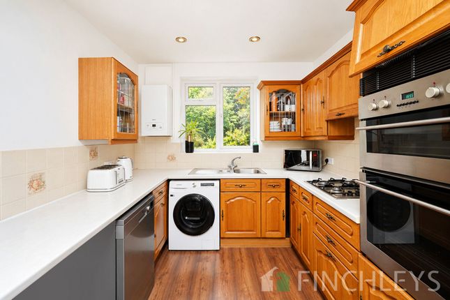 93 Evelyn Drive, Pinner photo 4