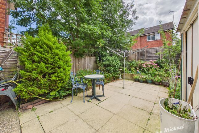 15 Willow Road, Aylesbury photo 3