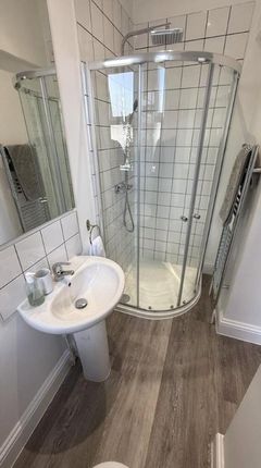 111,, Parklodge Avenue, West Drayton photo 4
