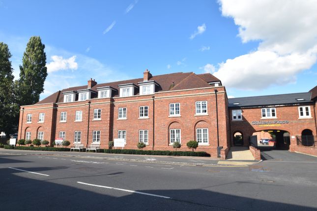 Thumbnail Flat for sale in The Broadway, Amersham, Bucks