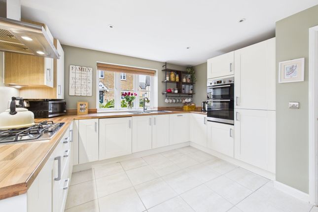 15 Roberts Road, Towcester photo 4
