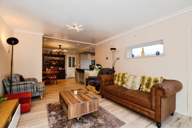 176, Hillcroft Crescent, Watford photo 4