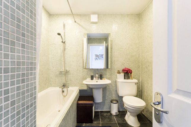 Flat 7, Elisa Court,, Chitty Street, London photo 4