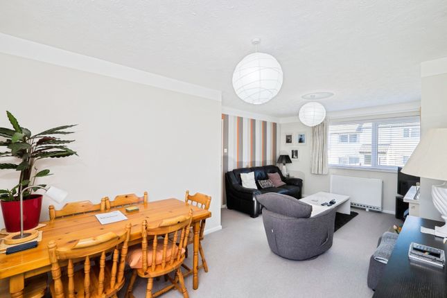 22, Martinvale Parc, Redruth photo 3